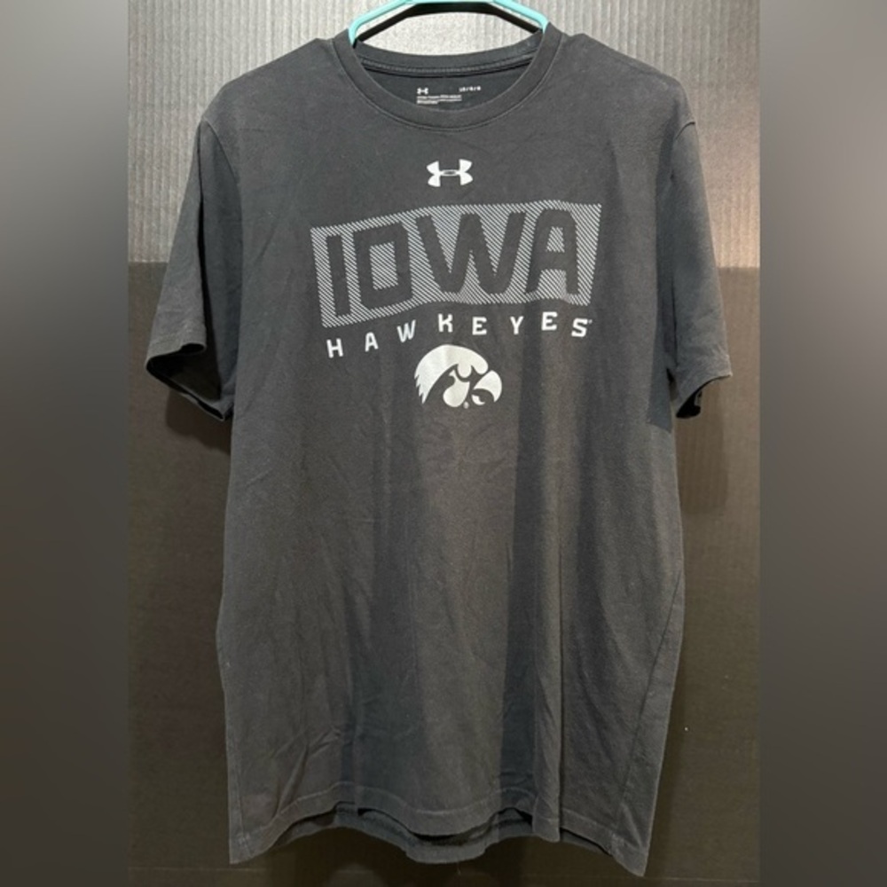 🍥Under Armour Black Iowa Hawkeyes T-shirt